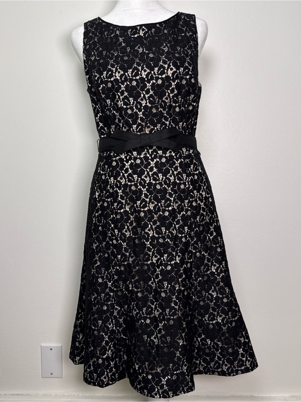 White House Black Market Floral Lace Belted Dress Size 6 Sleeveless Date Night